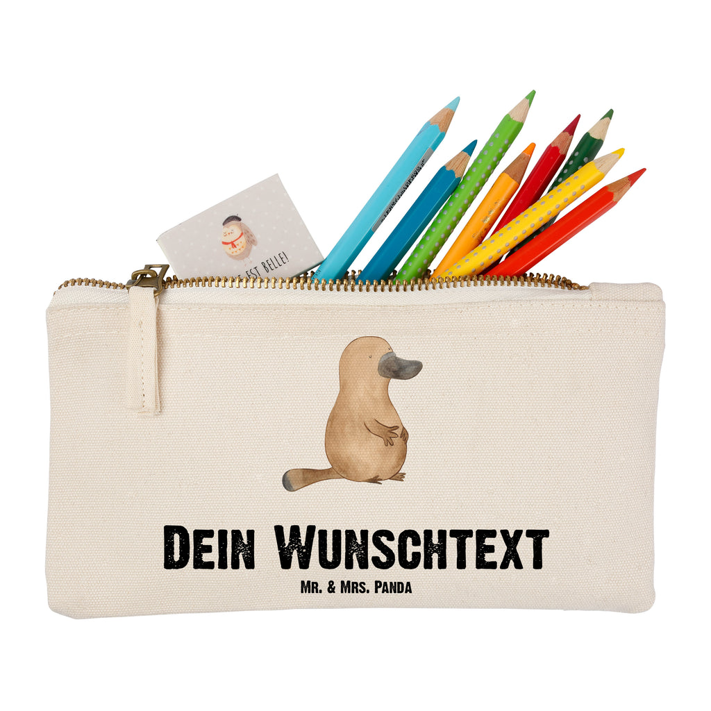 Personalisierte Schminktasche Schnabeltier mutig Personalisierte Schminktasche, Personalisierte Kosmetiktasche, Personalisierter Kosmetikbeutel, Personalisiertes Stiftemäppchen, Personalisiertes Etui, Personalisierte Federmappe, Personalisierte Makeup Bag, Personalisiertes Schminketui, Personalisiertes Kosmetiketui, Personalisiertes Schlamperetui, Schminktasche mit Namen, Kosmetiktasche mit Namen, Kosmetikbeutel mit Namen, Stiftemäppchen mit Namen, Etui mit Namen, Federmappe mit Namen, Makeup Bg mit Namen, Schminketui mit Namen, Kosmetiketui mit Namen, Schlamperetui mit Namen, Schminktasche personalisieren, Schminktasche bedrucken, Schminktasche selbst gestalten, Meerestiere, Meer, Urlaub, Schnabeltier, Mut, mutig, Lebensweisheit, Schnabeltiere, Motivation, Training, Büro, Arbeit, Neuanfang, Neustart, Weltreise, Raodtrip