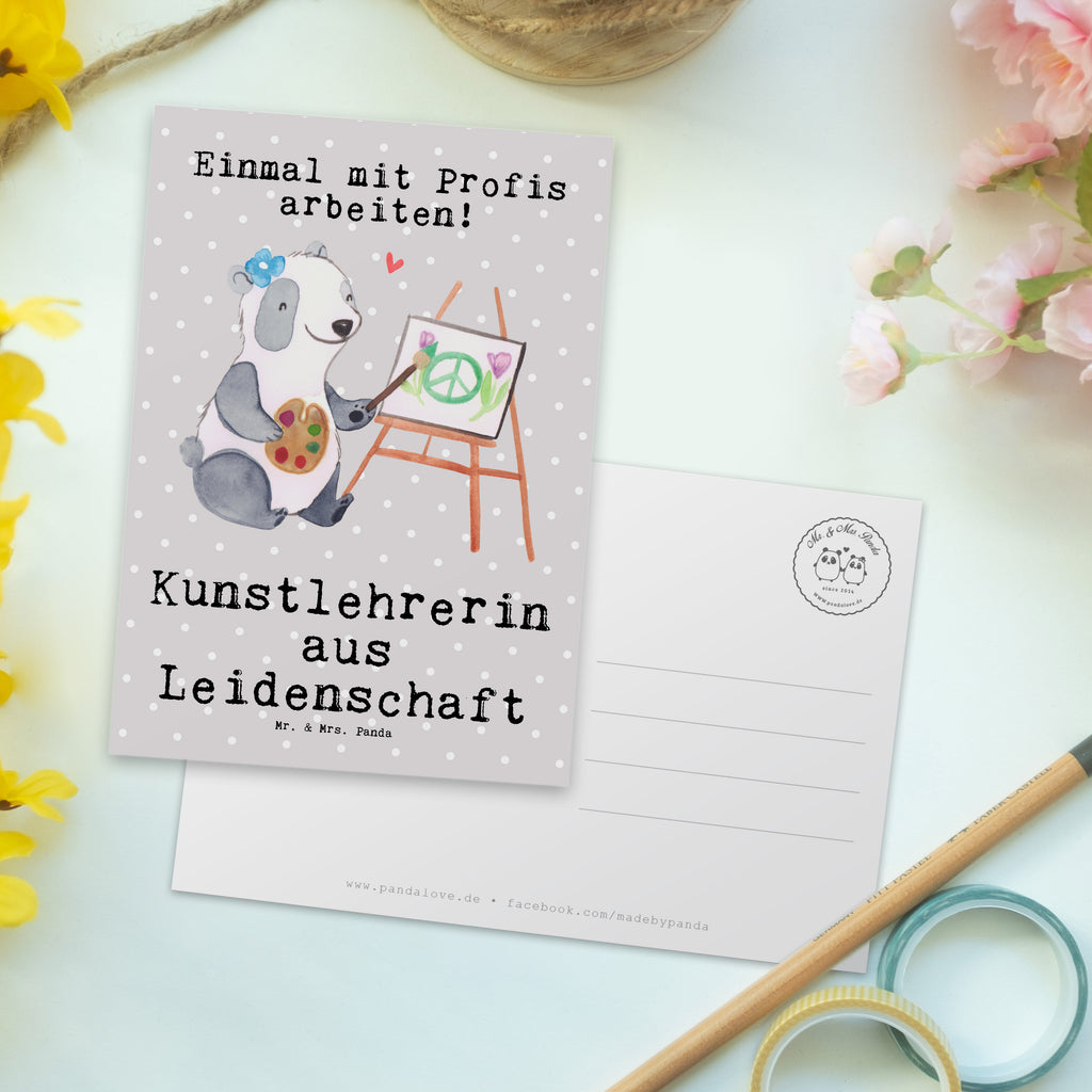 Postkarte Kunstlehrerin aus Leidenschaft Postkarte, Karte, Geschenkkarte, Grußkarte, Einladung, Ansichtskarte, Geburtstagskarte, Einladungskarte, Dankeskarte, Ansichtskarten, Einladung Geburtstag, Einladungskarten Geburtstag, Beruf, Ausbildung, Jubiläum, Abschied, Rente, Kollege, Kollegin, Geschenk, Schenken, Arbeitskollege, Mitarbeiter, Firma, Danke, Dankeschön, Kunstlehrerin, Kunstunterricht, Kunstschule