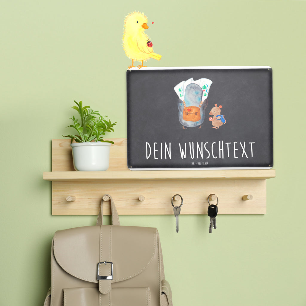 Personalisiertes Blechschild Pinguin & Maus Wanderer Blechschild, Metallschild, Geschenk Schild, Schild, Magnet-Metall-Schild, Deko Schild, Wandschild, Wand-Dekoration, Türschild, Pinguin, Pinguine, Abenteurer, Abenteuer, Roadtrip, Ausflug, Wanderlust, wandern