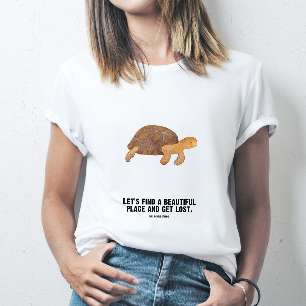 Personalisiertes T-Shirt Schildkröte marschiert T-Shirt Personalisiert, T-Shirt mit Namen, T-Shirt mit Aufruck, Männer, Frauen, Wunschtext, Bedrucken, Meerestiere, Meer, Urlaub, Schildkröte, Schildkröten, get lost, Abenteuer, Reiselust, Inspiration, Neustart, Motivation, Lieblingsmensch