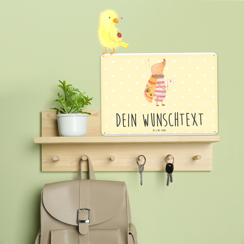 Personalisiertes Blechschild Nachtfalter mit Fähnchen Blechschild, Metallschild, Geschenk Schild, Schild, Magnet-Metall-Schild, Deko Schild, Wandschild, Wand-Dekoration, Türschild, Tiermotive, Gute Laune, lustige Sprüche, Tiere, Nachtfalter, Käfer, Spruch lustig, Spruch witzig, süß, niedlich, Küche Deko, Was kostet die Welt