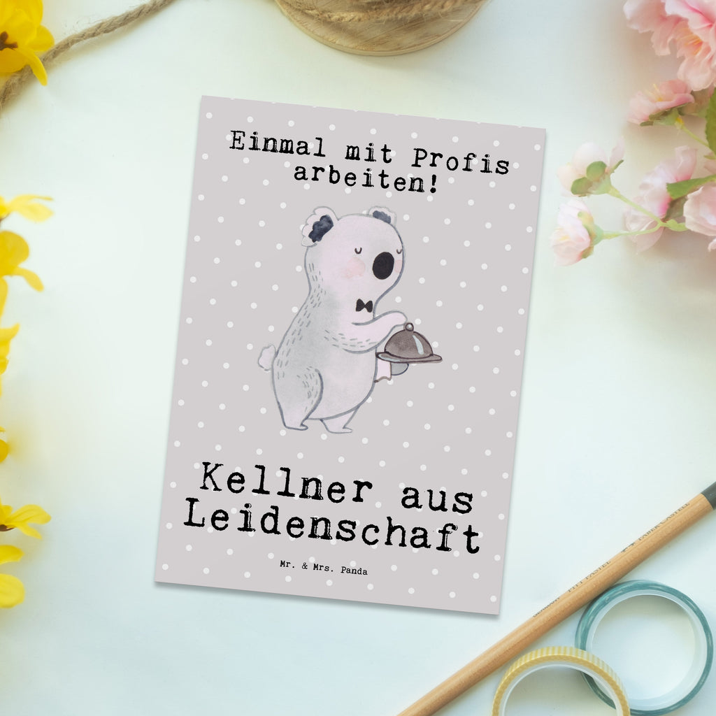 Postkarte Kellner aus Leidenschaft Postkarte, Karte, Geschenkkarte, Grußkarte, Einladung, Ansichtskarte, Geburtstagskarte, Einladungskarte, Dankeskarte, Ansichtskarten, Einladung Geburtstag, Einladungskarten Geburtstag, Beruf, Ausbildung, Jubiläum, Abschied, Rente, Kollege, Kollegin, Geschenk, Schenken, Arbeitskollege, Mitarbeiter, Firma, Danke, Dankeschön, Kellner, Servicekraft, Restaurant, Ober