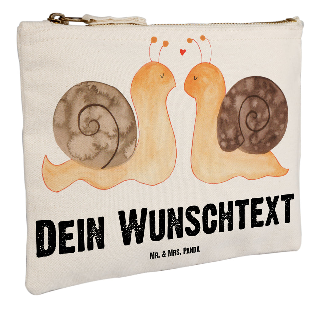 Personalisierte Schminktasche Schnecken Liebe Personalisierte Schminktasche, Personalisierte Kosmetiktasche, Personalisierter Kosmetikbeutel, Personalisiertes Stiftemäppchen, Personalisiertes Etui, Personalisierte Federmappe, Personalisierte Makeup Bag, Personalisiertes Schminketui, Personalisiertes Kosmetiketui, Personalisiertes Schlamperetui, Schminktasche mit Namen, Kosmetiktasche mit Namen, Kosmetikbeutel mit Namen, Stiftemäppchen mit Namen, Etui mit Namen, Federmappe mit Namen, Makeup Bg mit Namen, Schminketui mit Namen, Kosmetiketui mit Namen, Schlamperetui mit Namen, Schminktasche personalisieren, Schminktasche bedrucken, Schminktasche selbst gestalten, Liebe, Partner, Freund, Freundin, Ehemann, Ehefrau, Heiraten, Verlobung, Heiratsantrag, Liebesgeschenk, Jahrestag, Hocheitstag