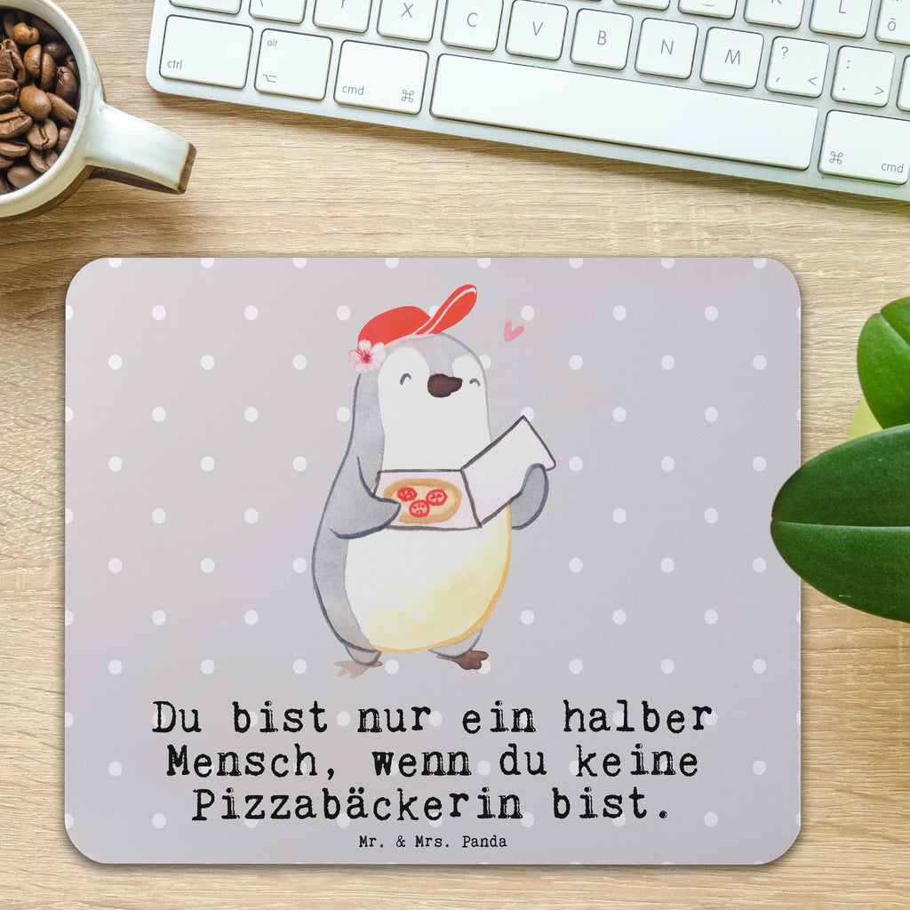 Mauspad Pizzabäckerin mit Herz Mousepad, Computer zubehör, Büroausstattung, PC Zubehör, Arbeitszimmer, Mauspad, Einzigartiges Mauspad, Designer Mauspad, Mausunterlage, Mauspad Büro, Beruf, Ausbildung, Jubiläum, Abschied, Rente, Kollege, Kollegin, Geschenk, Schenken, Arbeitskollege, Mitarbeiter, Firma, Danke, Dankeschön, Lieferdienstmitarbeiterin, Pizzabäckerin, Pizzabotin, Pizzabringdienst, Lieferbringdienst