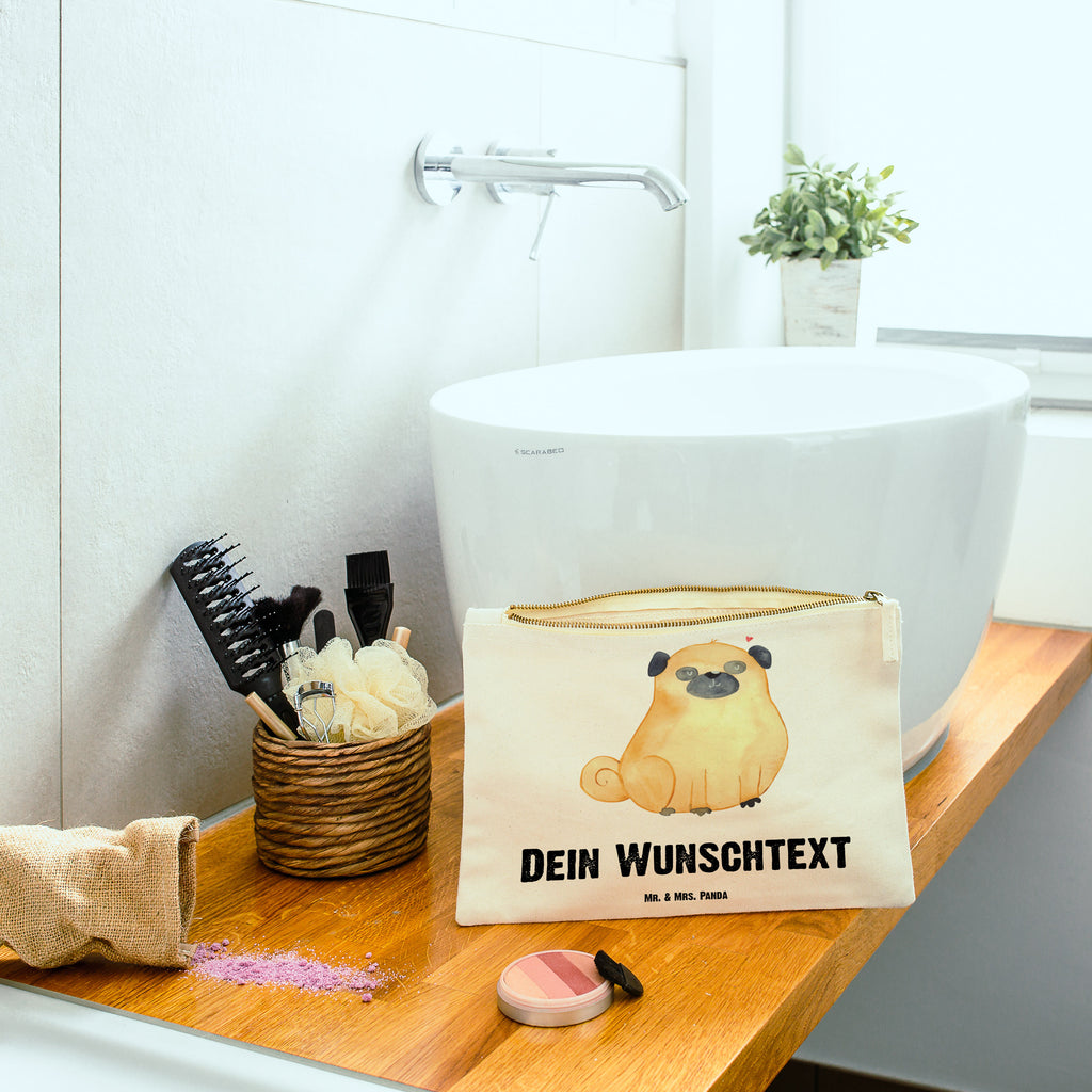 Personalisierte Schminktasche Mops Personalisierte Schminktasche, Personalisierte Kosmetiktasche, Personalisierter Kosmetikbeutel, Personalisiertes Stiftemäppchen, Personalisiertes Etui, Personalisierte Federmappe, Personalisierte Makeup Bag, Personalisiertes Schminketui, Personalisiertes Kosmetiketui, Personalisiertes Schlamperetui, Schminktasche mit Namen, Kosmetiktasche mit Namen, Kosmetikbeutel mit Namen, Stiftemäppchen mit Namen, Etui mit Namen, Federmappe mit Namen, Makeup Bg mit Namen, Schminketui mit Namen, Kosmetiketui mit Namen, Schlamperetui mit Namen, Schminktasche personalisieren, Schminktasche bedrucken, Schminktasche selbst gestalten, Hund, Hundemotiv, Haustier, Hunderasse, Tierliebhaber, Hundebesitzer, Sprüche, Mops, Liebe, Hundeliebe