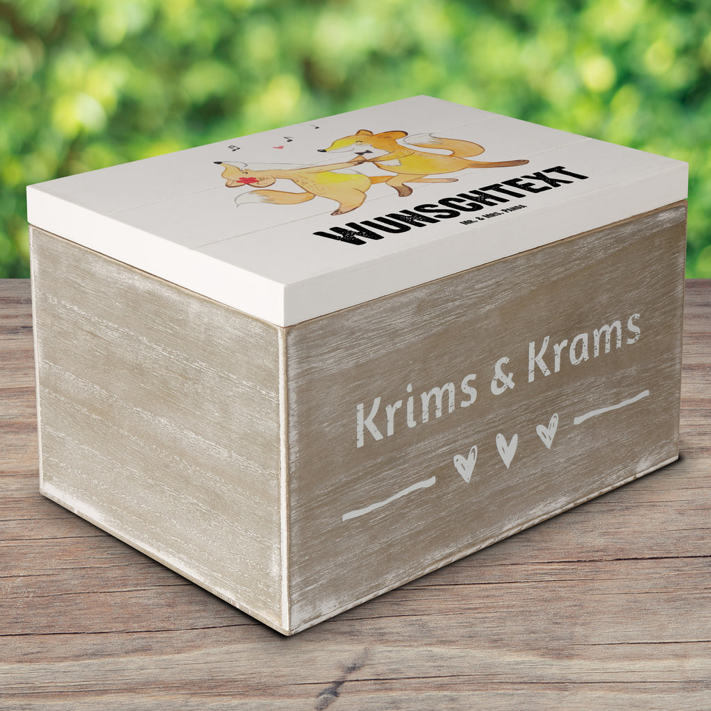 Personalisierte Holzkiste Füchse Salsa tanzen Holzkiste mit Namen, Kiste mit Namen, Schatzkiste mit Namen, Truhe mit Namen, Schatulle mit Namen, Erinnerungsbox mit Namen, Erinnerungskiste, mit Namen, Dekokiste mit Namen, Aufbewahrungsbox mit Namen, Holzkiste Personalisiert, Kiste Personalisiert, Schatzkiste Personalisiert, Truhe Personalisiert, Schatulle Personalisiert, Erinnerungsbox Personalisiert, Erinnerungskiste Personalisiert, Dekokiste Personalisiert, Aufbewahrungsbox Personalisiert, Geschenkbox personalisiert, GEschenkdose personalisiert, Geschenk, Sport, Sportart, Hobby, Schenken, Danke, Dankeschön, Auszeichnung, Gewinn, Sportler, Salsa tanzen, Tanzschule, Tanzen, Tanzkurs