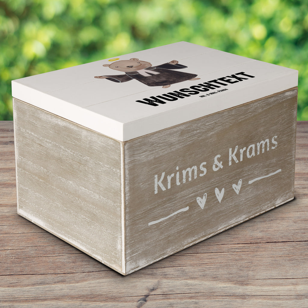 Personalisierte Holzkiste Pfarrer mit Herz Holzkiste mit Namen, Kiste mit Namen, Schatzkiste mit Namen, Truhe mit Namen, Schatulle mit Namen, Erinnerungsbox mit Namen, Erinnerungskiste, mit Namen, Dekokiste mit Namen, Aufbewahrungsbox mit Namen, Holzkiste Personalisiert, Kiste Personalisiert, Schatzkiste Personalisiert, Truhe Personalisiert, Schatulle Personalisiert, Erinnerungsbox Personalisiert, Erinnerungskiste Personalisiert, Dekokiste Personalisiert, Aufbewahrungsbox Personalisiert, Geschenkbox personalisiert, GEschenkdose personalisiert, Beruf, Ausbildung, Jubiläum, Abschied, Rente, Kollege, Kollegin, Geschenk, Schenken, Arbeitskollege, Mitarbeiter, Firma, Danke, Dankeschön, Pastor, Diener Gottes<br />Geistlicher, Pfarrer, Prediger<br />Priester, Theologe, Kirche