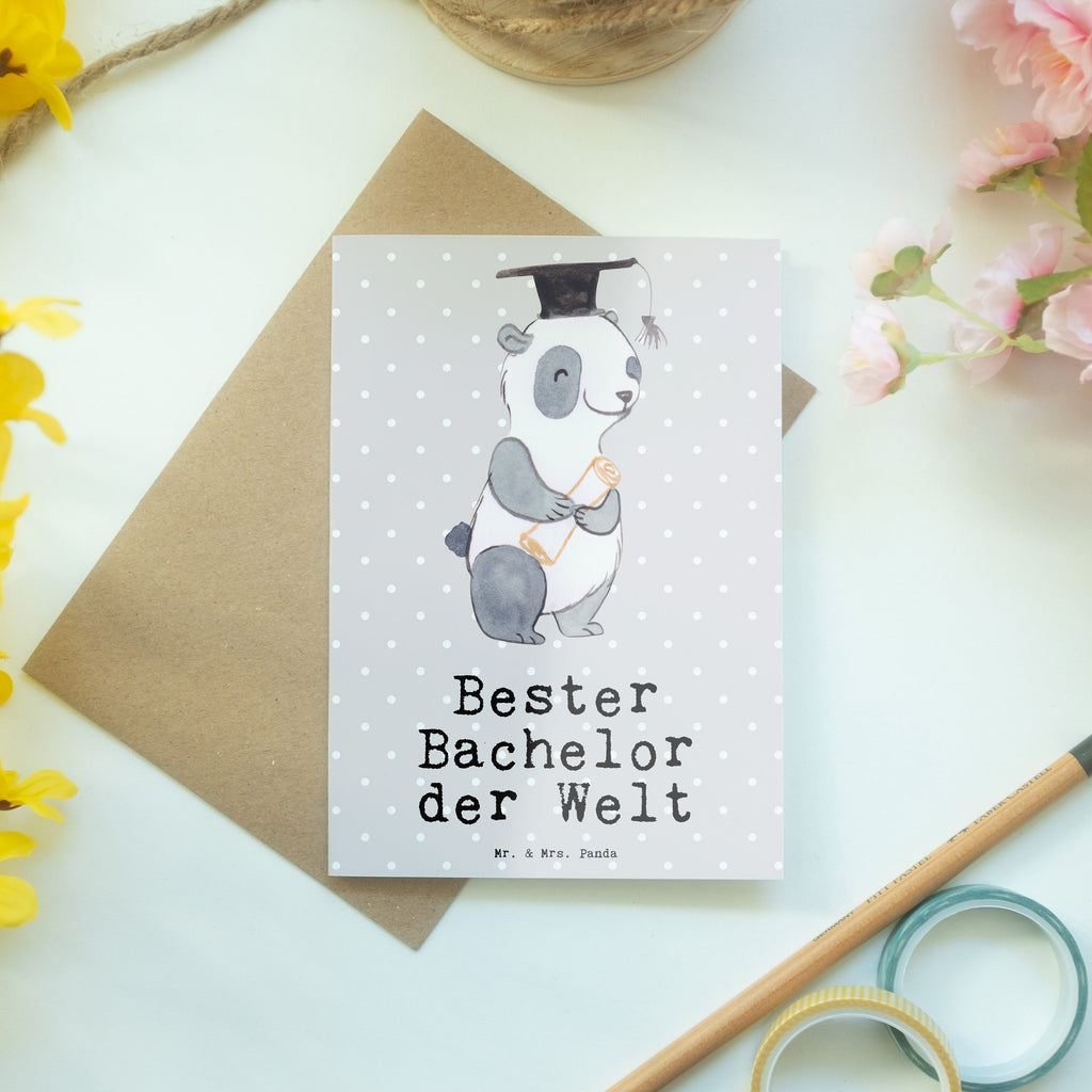 Grußkarte Panda Bester Bachelor der Welt Grußkarte, Klappkarte, Einladungskarte, Glückwunschkarte, Hochzeitskarte, Geburtstagskarte, Karte, Ansichtskarten, für, Dankeschön, Geschenk, Schenken, Geburtstag, Geburtstagsgeschenk, Geschenkidee, Danke, Bedanken, Mitbringsel, Freude machen, Geschenktipp, Bachelor, Student, Studium, Sohn, Spaß, Musterschüler, lustig, Studienabschluss, witzig, Universität, Abschluss, Alumni, Uni, Studenten, Hochschule