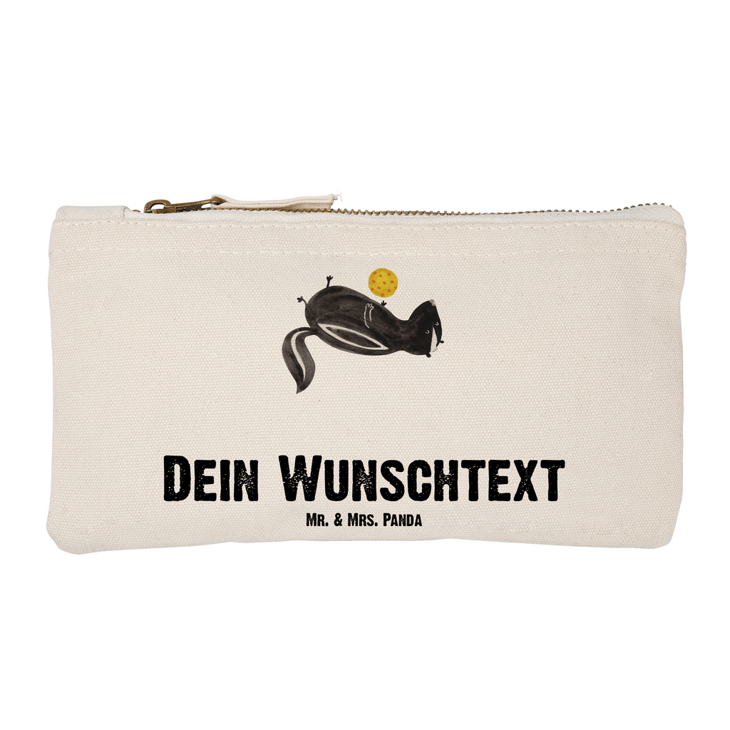 Personalisierte Schminktasche Stinktier Ball Personalisierte Schminktasche, Personalisierte Kosmetiktasche, Personalisierter Kosmetikbeutel, Personalisiertes Stiftemäppchen, Personalisiertes Etui, Personalisierte Federmappe, Personalisierte Makeup Bag, Personalisiertes Schminketui, Personalisiertes Kosmetiketui, Personalisiertes Schlamperetui, Schminktasche mit Namen, Kosmetiktasche mit Namen, Kosmetikbeutel mit Namen, Stiftemäppchen mit Namen, Etui mit Namen, Federmappe mit Namen, Makeup Bg mit Namen, Schminketui mit Namen, Kosmetiketui mit Namen, Schlamperetui mit Namen, Schminktasche personalisieren, Schminktasche bedrucken, Schminktasche selbst gestalten, Stinktier, Skunk, Wildtier, Raubtier, Stinker, Stinki, verspielt, Weisheit