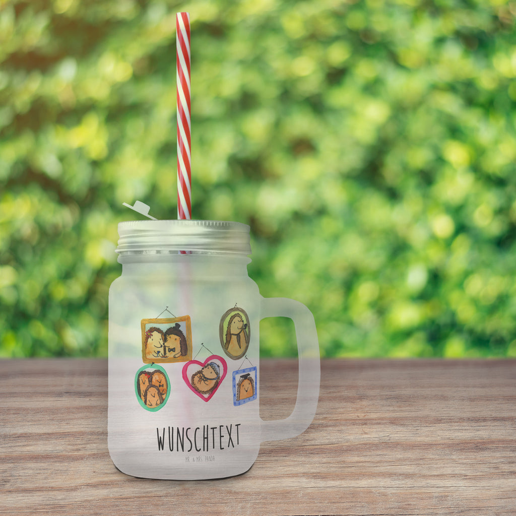 Personalisiertes Trinkglas Mason Jar Igel Familie Personalisiertes Mason Jar, Personalisiertes Glas, Personalisiertes Trinkglas, Personalisiertes Henkelglas, Personalisiertes Sommerglas, Personalisiertes Einmachglas, Personalisiertes Cocktailglas, Personalisiertes Cocktail-Glas, mit Namen, Wunschtext, Wunschnamen, Mason Jar selbst bedrucken, Wunschglas mit Namen, Bedrucktes Trinkglas, Geschenk mit Namen, Familie, Vatertag, Muttertag, Bruder, Schwester, Mama, Papa, Oma, Opa, Liebe, Igel, Bilder, Zusammenhalt, Glück