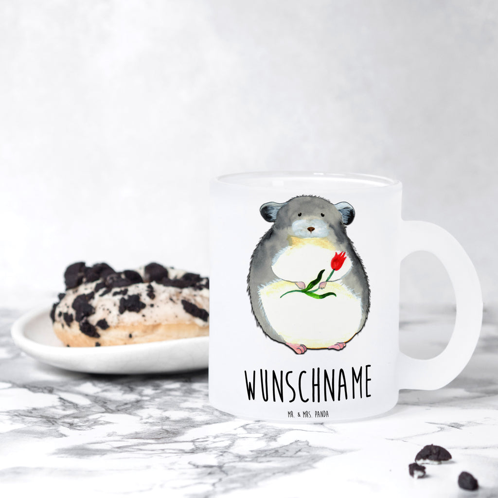 Personalisierte Teetasse Chinchilla mit Blume Personalisierte Teetasse, Personalisiertes Teeglas, Personalisierter Teebecher, Personalisierte Glas Teetasse, Personalisierte Teetasse aus Glas, Teetasse mit Namen, Teeglas mit Namen, Teebecher mit Namen, Glas Teetasse mit Namen, Teetasse aus Glas mit Namen, Teetasse Wunschname, Teetasse selbst gestalten., Tiermotive, Gute Laune, lustige Sprüche, Tiere, Chinchilla, Chinchillas, Liebeskummer, Kummer, Depressionen, traurig sein, Chaos, Glücklichsein, Büro, Büroalltag