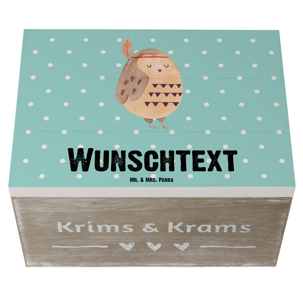 Personalisierte Holzkiste Eule Federschmuck Holzkiste mit Namen, Kiste mit Namen, Schatzkiste mit Namen, Truhe mit Namen, Schatulle mit Namen, Erinnerungsbox mit Namen, Erinnerungskiste, mit Namen, Dekokiste mit Namen, Aufbewahrungsbox mit Namen, Holzkiste Personalisiert, Kiste Personalisiert, Schatzkiste Personalisiert, Truhe Personalisiert, Schatulle Personalisiert, Erinnerungsbox Personalisiert, Erinnerungskiste Personalisiert, Dekokiste Personalisiert, Aufbewahrungsbox Personalisiert, Geschenkbox personalisiert, GEschenkdose personalisiert, Eule, Eule Deko, Owl, Das Leben ist ein Abenteuer, Reisespruch, Federschmuck, Dekoration