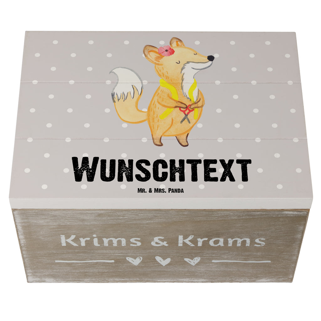 Personalisierte Holzkiste Schneiderin Herz Holzkiste mit Namen, Kiste mit Namen, Schatzkiste mit Namen, Truhe mit Namen, Schatulle mit Namen, Erinnerungsbox mit Namen, Erinnerungskiste, mit Namen, Dekokiste mit Namen, Aufbewahrungsbox mit Namen, Holzkiste Personalisiert, Kiste Personalisiert, Schatzkiste Personalisiert, Truhe Personalisiert, Schatulle Personalisiert, Erinnerungsbox Personalisiert, Erinnerungskiste Personalisiert, Dekokiste Personalisiert, Aufbewahrungsbox Personalisiert, Geschenkbox personalisiert, GEschenkdose personalisiert, Beruf, Ausbildung, Jubiläum, Abschied, Rente, Kollege, Kollegin, Geschenk, Schenken, Arbeitskollege, Mitarbeiter, Firma, Danke, Dankeschön