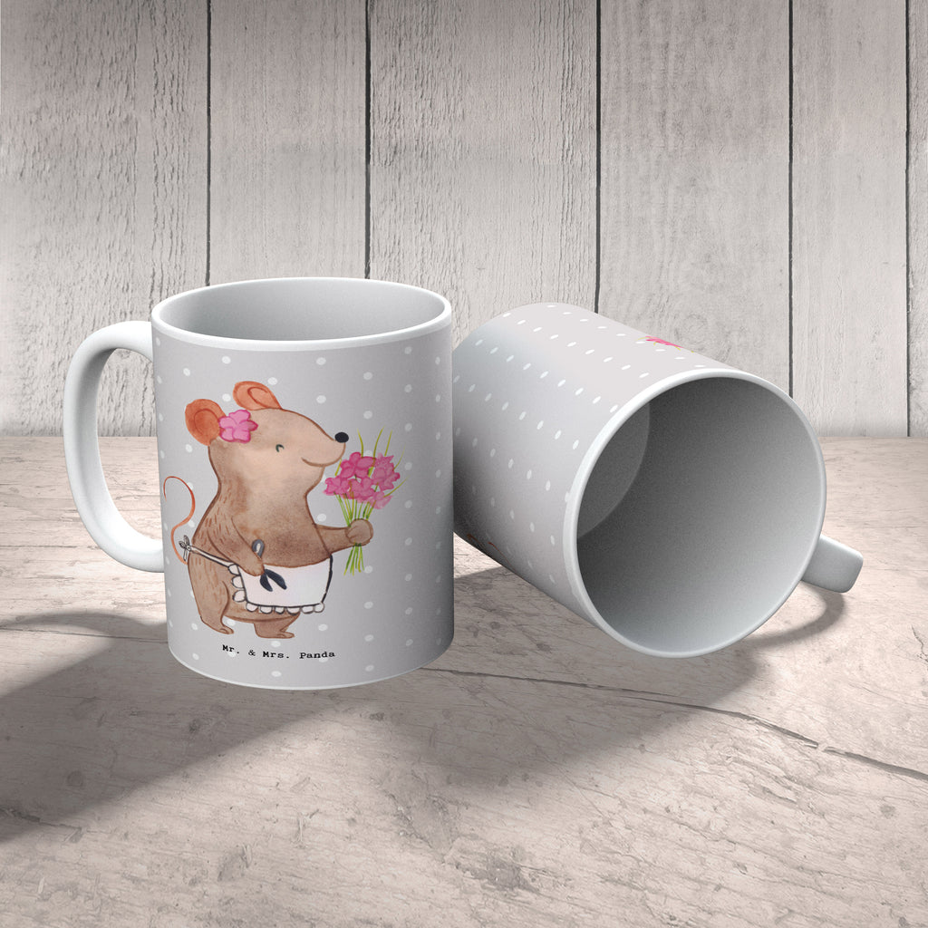 Tasse Floristin mit Herz Tasse, Kaffeetasse, Teetasse, Becher, Kaffeebecher, Teebecher, Keramiktasse, Porzellantasse, Büro Tasse, Geschenk Tasse, Tasse Sprüche, Tasse Motive, Kaffeetassen, Tasse bedrucken, Designer Tasse, Cappuccino Tassen, Schöne Teetassen, Beruf, Ausbildung, Jubiläum, Abschied, Rente, Kollege, Kollegin, Geschenk, Schenken, Arbeitskollege, Mitarbeiter, Firma, Danke, Dankeschön, Blumenhändlerin, Floristin, Blumenlanden, Blumenprofi