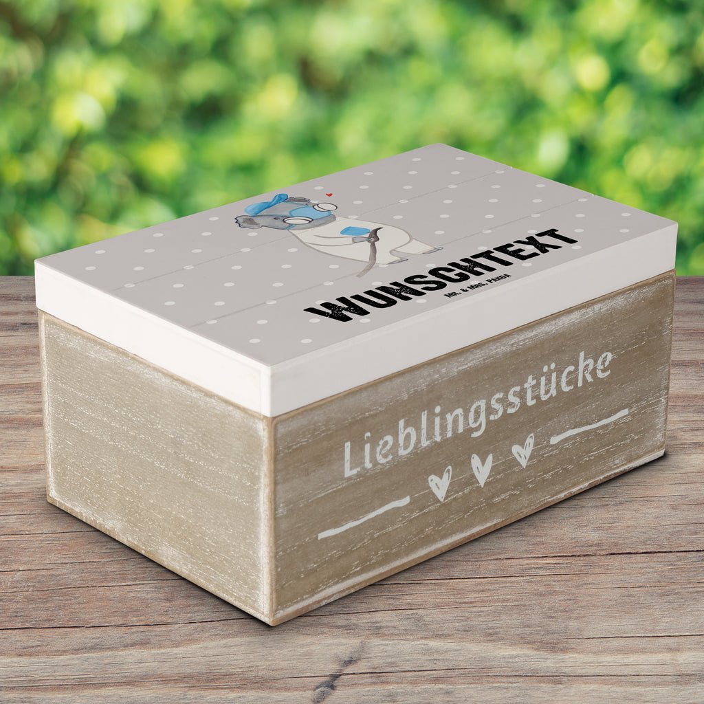 Personalisierte Holzkiste Lackierer mit Herz Holzkiste mit Namen, Kiste mit Namen, Schatzkiste mit Namen, Truhe mit Namen, Schatulle mit Namen, Erinnerungsbox mit Namen, Erinnerungskiste, mit Namen, Dekokiste mit Namen, Aufbewahrungsbox mit Namen, Holzkiste Personalisiert, Kiste Personalisiert, Schatzkiste Personalisiert, Truhe Personalisiert, Schatulle Personalisiert, Erinnerungsbox Personalisiert, Erinnerungskiste Personalisiert, Dekokiste Personalisiert, Aufbewahrungsbox Personalisiert, Geschenkbox personalisiert, GEschenkdose personalisiert, Beruf, Ausbildung, Jubiläum, Abschied, Rente, Kollege, Kollegin, Geschenk, Schenken, Arbeitskollege, Mitarbeiter, Firma, Danke, Dankeschön, Lackierer, Lackierermeister, Werkstatt Lackierer, Gesellenprüfung