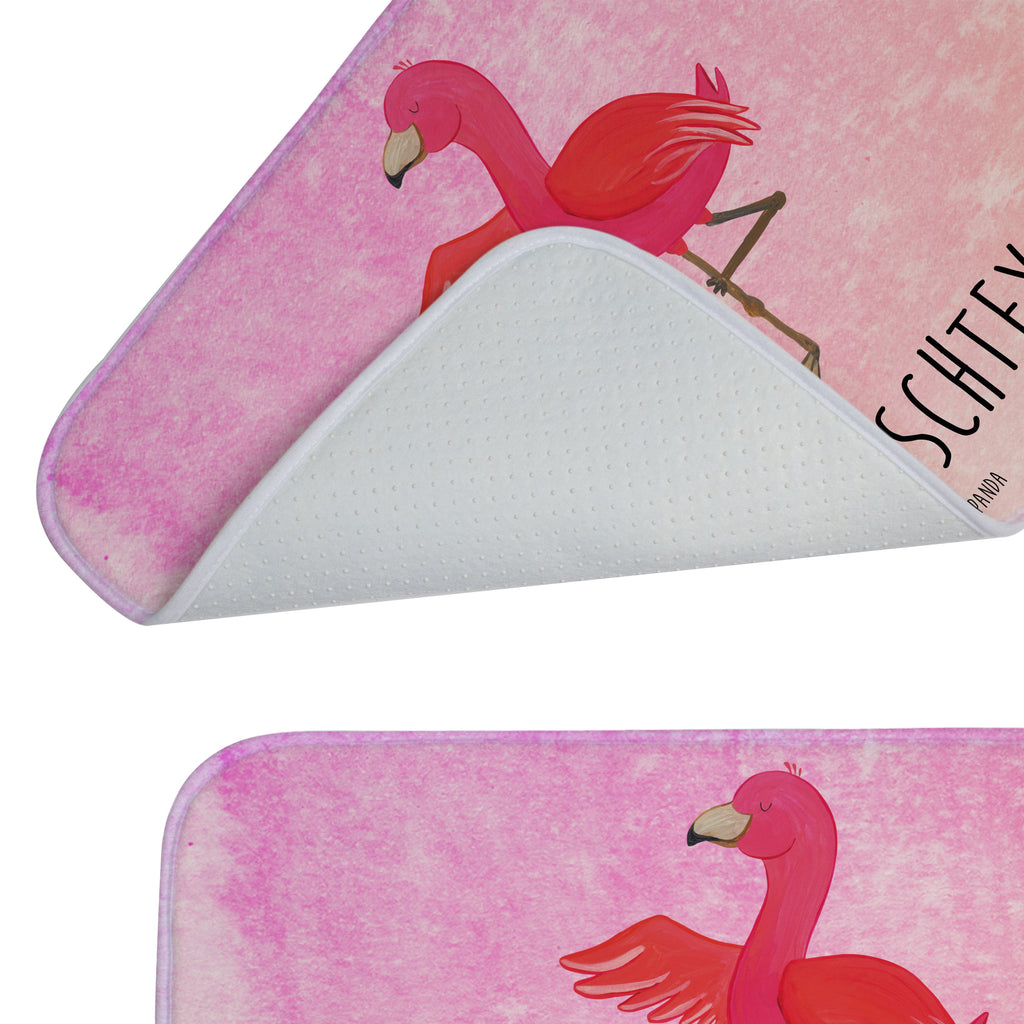 Personalisierter Badvorleger Flamingo Yoga Personalisierte Badematte, Personalisierter Badteppich, Personalisierter Duschvorleger, Personalisierter Badezimmerteppich, Personalisierter Badezimmermatte, Personalisierter Badvorleger, Personalisierter Duschmatte, Personalisierter Duschteppich, Badematte mit Namen, Badteppich mit Namen, Duschvorleger mit Namen, Badezimmerteppich mit Namen, Badezimmermatte mit Namen, Badvorleger mit Namen, Duschmatte mit Namen, Duschteppich mit Namen, Wunschtext, Badvorleger selbst bedrucken, Wunschname, Personalisieren, Flamingo, Vogel, Yoga, Namaste, Achtsamkeit, Yoga-Übung, Entspannung, Ärger, Aufregen, Tiefenentspannung