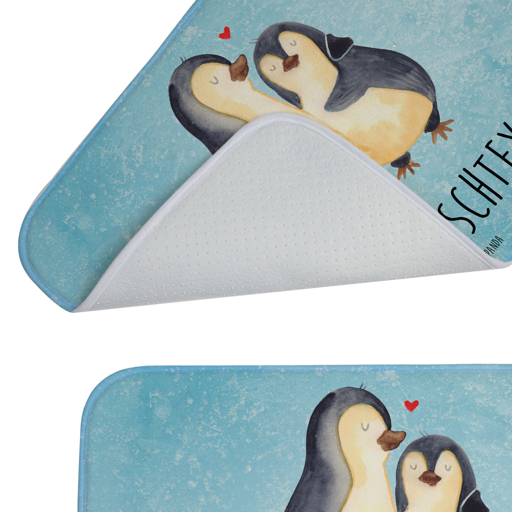 Personalisierter Badvorleger Pinguin umarmend Personalisierte Badematte, Personalisierter Badteppich, Personalisierter Duschvorleger, Personalisierter Badezimmerteppich, Personalisierter Badezimmermatte, Personalisierter Badvorleger, Personalisierter Duschmatte, Personalisierter Duschteppich, Badematte mit Namen, Badteppich mit Namen, Duschvorleger mit Namen, Badezimmerteppich mit Namen, Badezimmermatte mit Namen, Badvorleger mit Namen, Duschmatte mit Namen, Duschteppich mit Namen, Wunschtext, Badvorleger selbst bedrucken, Wunschname, Personalisieren, Pinguin, Liebe, Liebespaar, Liebesbeweis, Liebesgeschenk, Verlobung, Jahrestag, Hochzeitstag, Hochzeit, Hochzeitsgeschenk