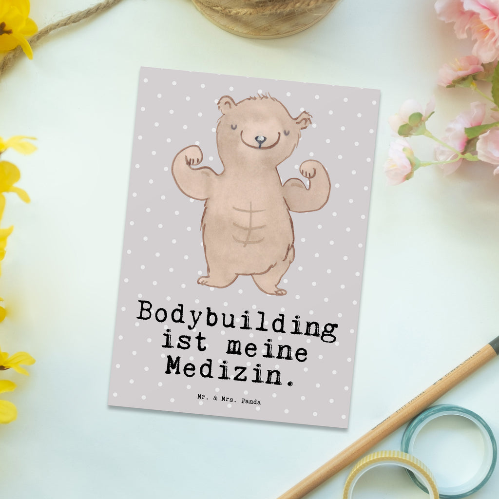 Postkarte Bär Bodybuilding Medizin Postkarte, Karte, Geschenkkarte, Grußkarte, Einladung, Ansichtskarte, Geburtstagskarte, Einladungskarte, Dankeskarte, Ansichtskarten, Einladung Geburtstag, Einladungskarten Geburtstag, Geschenk, Sport, Sportart, Hobby, Schenken, Danke, Dankeschön, Auszeichnung, Gewinn, Sportler, Bodybuilding, Muskelmasse, Körpergestaltung, Leistungssport, Gewichtheben, Fitnessstudio, Muskelaufbau, Krafttraining, Sportprogramm, Training, Fettabbau, Ausdauer, Stärke, Fitness, Kondition