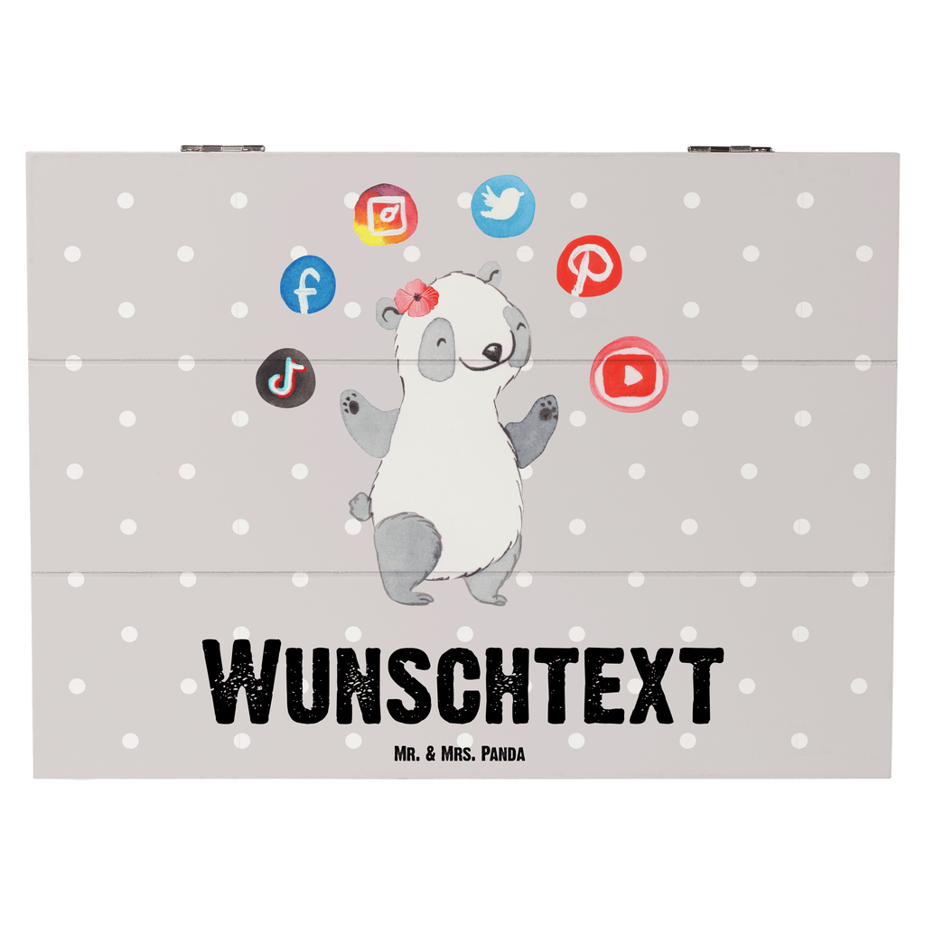 Personalisierte Holzkiste Social Media Managerin Herz Holzkiste mit Namen, Kiste mit Namen, Schatzkiste mit Namen, Truhe mit Namen, Schatulle mit Namen, Erinnerungsbox mit Namen, Erinnerungskiste, mit Namen, Dekokiste mit Namen, Aufbewahrungsbox mit Namen, Holzkiste Personalisiert, Kiste Personalisiert, Schatzkiste Personalisiert, Truhe Personalisiert, Schatulle Personalisiert, Erinnerungsbox Personalisiert, Erinnerungskiste Personalisiert, Dekokiste Personalisiert, Aufbewahrungsbox Personalisiert, Geschenkbox personalisiert, GEschenkdose personalisiert, Beruf, Ausbildung, Jubiläum, Abschied, Rente, Kollege, Kollegin, Geschenk, Schenken, Arbeitskollege, Mitarbeiter, Firma, Danke, Dankeschön