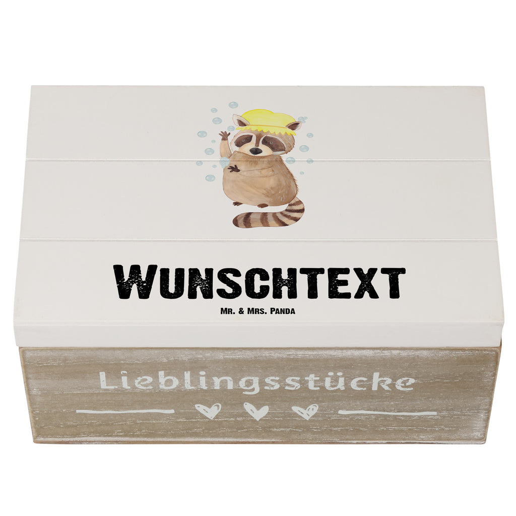 Personalisierte Holzkiste Waschbär Holzkiste mit Namen, Kiste mit Namen, Schatzkiste mit Namen, Truhe mit Namen, Schatulle mit Namen, Erinnerungsbox mit Namen, Erinnerungskiste, mit Namen, Dekokiste mit Namen, Aufbewahrungsbox mit Namen, Holzkiste Personalisiert, Kiste Personalisiert, Schatzkiste Personalisiert, Truhe Personalisiert, Schatulle Personalisiert, Erinnerungsbox Personalisiert, Erinnerungskiste Personalisiert, Dekokiste Personalisiert, Aufbewahrungsbox Personalisiert, Geschenkbox personalisiert, GEschenkdose personalisiert, Tiermotive, Gute Laune, lustige Sprüche, Tiere, Waschbär, Tagträumen, Plan, Fröhlich, waschen, Seifenblasen