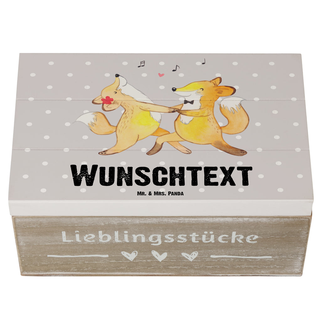 Personalisierte Holzkiste Füchse Salsa tanzen Holzkiste mit Namen, Kiste mit Namen, Schatzkiste mit Namen, Truhe mit Namen, Schatulle mit Namen, Erinnerungsbox mit Namen, Erinnerungskiste, mit Namen, Dekokiste mit Namen, Aufbewahrungsbox mit Namen, Holzkiste Personalisiert, Kiste Personalisiert, Schatzkiste Personalisiert, Truhe Personalisiert, Schatulle Personalisiert, Erinnerungsbox Personalisiert, Erinnerungskiste Personalisiert, Dekokiste Personalisiert, Aufbewahrungsbox Personalisiert, Geschenkbox personalisiert, GEschenkdose personalisiert, Geschenk, Sport, Sportart, Hobby, Schenken, Danke, Dankeschön, Auszeichnung, Gewinn, Sportler, Salsa tanzen, Tanzschule, Tanzen, Tanzkurs