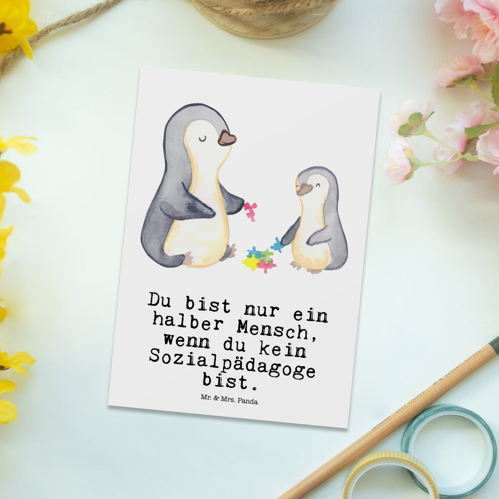 Postkarte Sozialpädagoge mit Herz Postkarte, Karte, Geschenkkarte, Grußkarte, Einladung, Ansichtskarte, Geburtstagskarte, Einladungskarte, Dankeskarte, Ansichtskarten, Einladung Geburtstag, Einladungskarten Geburtstag, Beruf, Ausbildung, Jubiläum, Abschied, Rente, Kollege, Kollegin, Geschenk, Schenken, Arbeitskollege, Mitarbeiter, Firma, Danke, Dankeschön