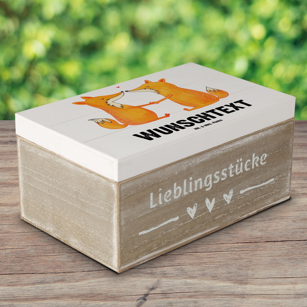 Personalisierte Holzkiste Füchse Liebe Holzkiste mit Namen, Kiste mit Namen, Schatzkiste mit Namen, Truhe mit Namen, Schatulle mit Namen, Erinnerungsbox mit Namen, Erinnerungskiste, mit Namen, Dekokiste mit Namen, Aufbewahrungsbox mit Namen, Holzkiste Personalisiert, Kiste Personalisiert, Schatzkiste Personalisiert, Truhe Personalisiert, Schatulle Personalisiert, Erinnerungsbox Personalisiert, Erinnerungskiste Personalisiert, Dekokiste Personalisiert, Aufbewahrungsbox Personalisiert, Geschenkbox personalisiert, GEschenkdose personalisiert, Fuchs, Füchse, Fox, Liebe, Liebespaar, Paar, Partner, Freundin, Freund, Ehe, Verlobte, Ehemann, Ehefrau, Liebesbeweis