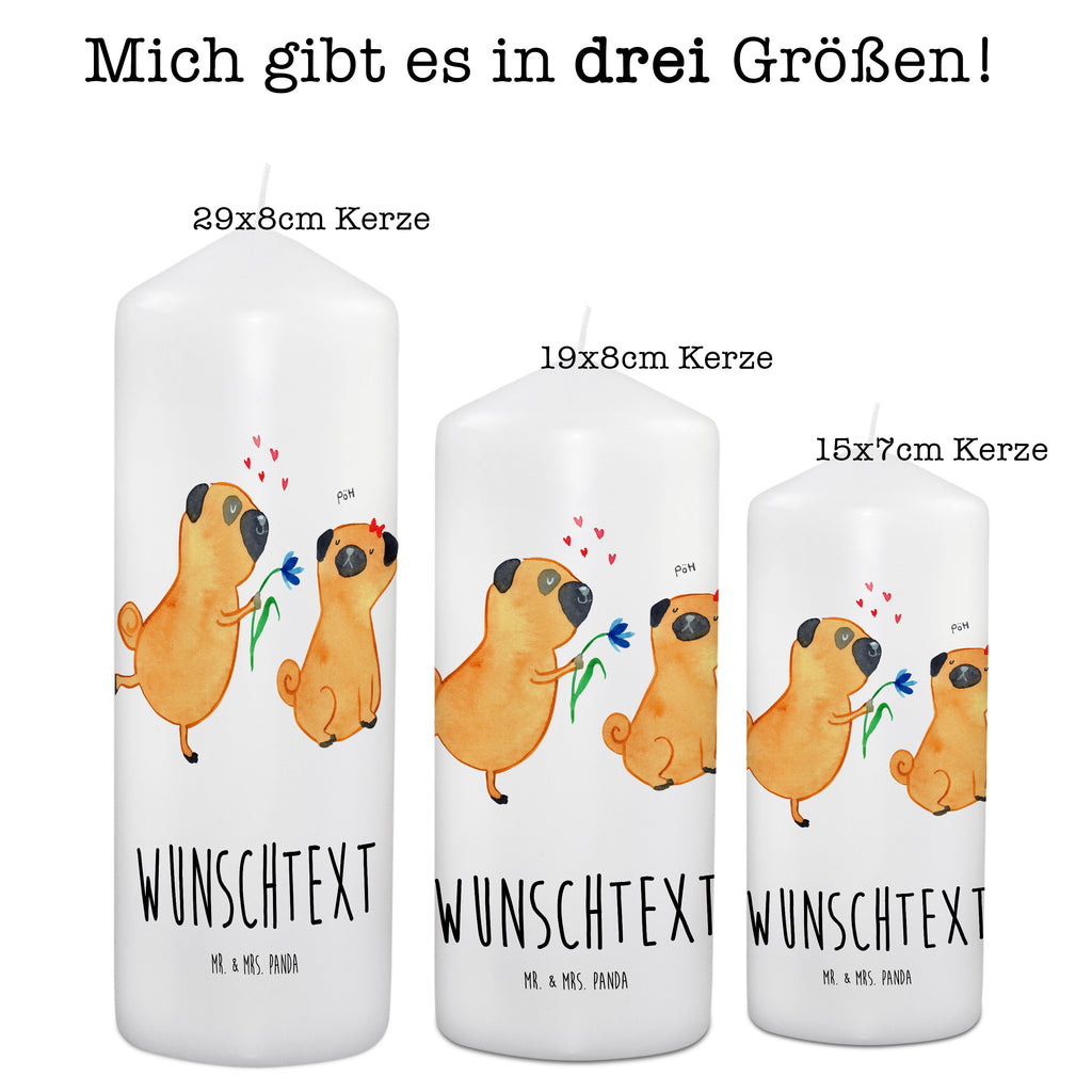 Personalisierte Kerze Mops verliebt Kerze, Taufkerze, Kommunionskerze, Geburtstagskerze, Geschenk Kerze, Taufgeschenk Kerze, Kerze mit Druck, Besondere Kerze, Geschenkidee Kerze, Kerze für Kommunion, kerze personalisiert, personalisierte kerze, personalisierte kerzen, Hund, Hundemotiv, Haustier, Hunderasse, Tierliebhaber, Hundebesitzer, Sprüche, Mops, Möpse, Hundeliebe, verliebt, Liebe, Liebesspruch. Verlobt, Geschenk Freund, Partner