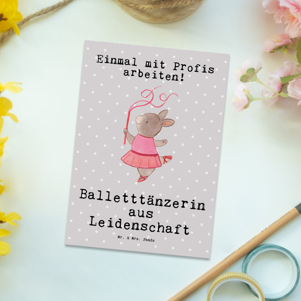 Postkarte Balletttänzerin aus Leidenschaft Postkarte, Karte, Geschenkkarte, Grußkarte, Einladung, Ansichtskarte, Geburtstagskarte, Einladungskarte, Dankeskarte, Ansichtskarten, Einladung Geburtstag, Einladungskarten Geburtstag, Beruf, Ausbildung, Jubiläum, Abschied, Rente, Kollege, Kollegin, Geschenk, Schenken, Arbeitskollege, Mitarbeiter, Firma, Danke, Dankeschön, Balletttänzerin, Ballerina, Ballett, Glücksbringer Auftritt, Ballettaufführung, Ballettunterricht, Ballettstunden