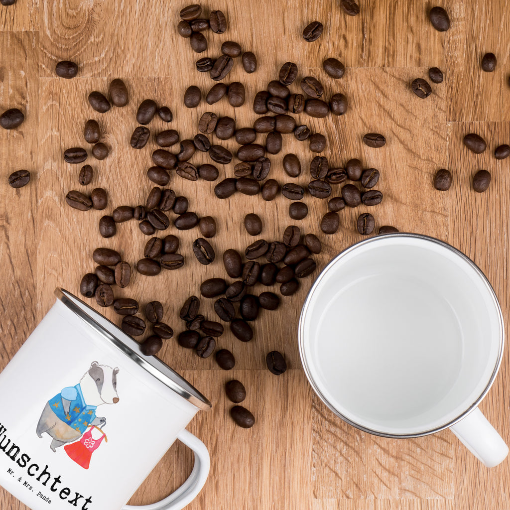 Personalisierte Emaille Tasse Modedesignerin mit Herz Emaille Tasse personalisiert, Emaille Tasse mit Namen, Campingtasse personalisiert, Namenstasse, Campingtasse bedrucken, Campinggeschirr personalsisert, tasse mit namen, personalisierte tassen, personalisierte tasse, tasse selbst gestalten, tasse bedrucken, tassen bedrucken, Beruf, Ausbildung, Jubiläum, Abschied, Rente, Kollege, Kollegin, Geschenk, Schenken, Arbeitskollege, Mitarbeiter, Firma, Danke, Dankeschön, Modedesignerin, Fashion Designerin, Modeschöpferin