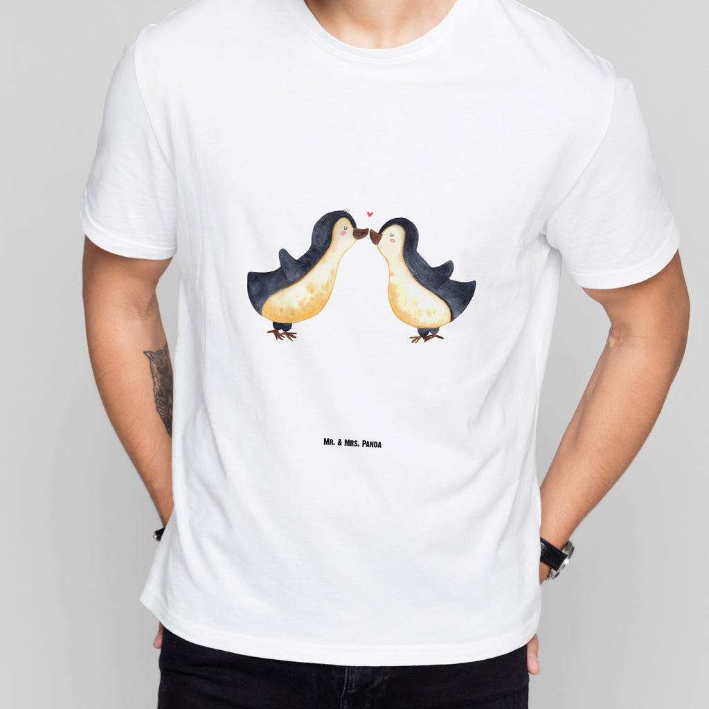 T-Shirt Standard Pinguin Liebe T-Shirt, Shirt, Tshirt, Lustiges T-Shirt, T-Shirt mit Spruch, Party, Junggesellenabschied, Jubiläum, Geburstag, Herrn, Damen, Männer, Frauen, Schlafshirt, Nachthemd, Sprüche, Liebe, Partner, Freund, Freundin, Ehemann, Ehefrau, Heiraten, Verlobung, Heiratsantrag, Liebesgeschenk, Jahrestag, Hocheitstag, Pinguin, Pinguine, Pinguin Paar, Pinguinpaar, Pinguin Liebe, Paar, Pärchen. Liebespaar, Liebesbeweis, Liebesspruch, Hochzeitstag, Geschenk Freund, Geschenk Freundin, Verlobte, Verlobter, Love, Geschenk Hochzeitstag, Geschenkidee, Hochzeit, Gastgeschenk