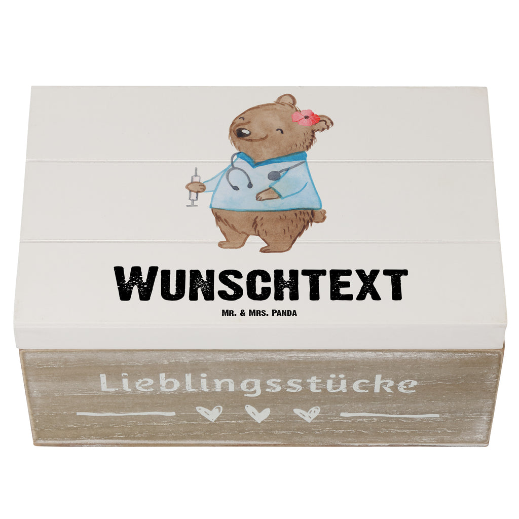 Personalisierte Holzkiste Krankenpflegehelferin Herz Holzkiste mit Namen, Kiste mit Namen, Schatzkiste mit Namen, Truhe mit Namen, Schatulle mit Namen, Erinnerungsbox mit Namen, Erinnerungskiste, mit Namen, Dekokiste mit Namen, Aufbewahrungsbox mit Namen, Holzkiste Personalisiert, Kiste Personalisiert, Schatzkiste Personalisiert, Truhe Personalisiert, Schatulle Personalisiert, Erinnerungsbox Personalisiert, Erinnerungskiste Personalisiert, Dekokiste Personalisiert, Aufbewahrungsbox Personalisiert, Geschenkbox personalisiert, GEschenkdose personalisiert, Beruf, Ausbildung, Jubiläum, Abschied, Rente, Kollege, Kollegin, Geschenk, Schenken, Arbeitskollege, Mitarbeiter, Firma, Danke, Dankeschön, Krankenpflegehelferin, Pflegehelferin, Pflegekraft