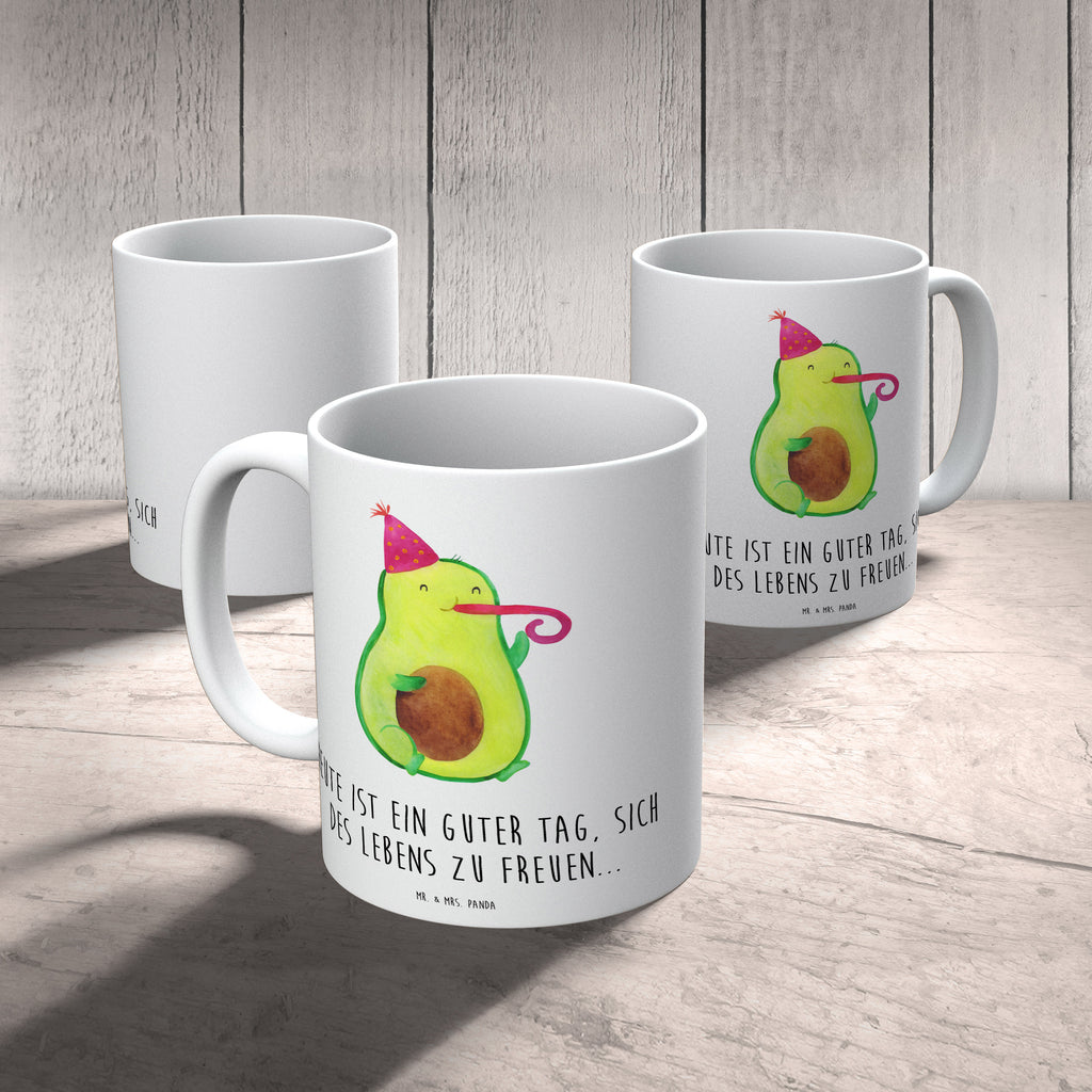 Tasse Avocado Feier Tasse, Kaffeetasse, Teetasse, Becher, Kaffeebecher, Teebecher, Keramiktasse, Porzellantasse, Büro Tasse, Geschenk Tasse, Tasse Sprüche, Tasse Motive, Kaffeetassen, Tasse bedrucken, Designer Tasse, Cappuccino Tassen, Schöne Teetassen, Avocado, Veggie, Vegan, Gesund, Party, Feierlichkeit, Feier, Fete, Geburtstag, Gute Laune, Tröte