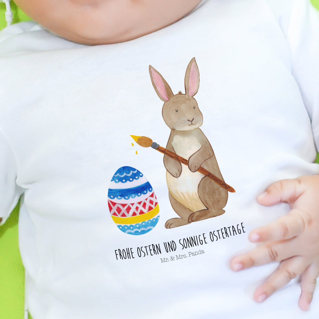 Baby Longsleeve Hase Eiermalen Mädchen, Jungen, Baby, Langarm, Bio, Kleidung, Ostern, Osterhase, Ostergeschenke, Osternest, Osterdeko, Geschenke zu Ostern, Ostern Geschenk, Ostergeschenke Kinder, Ostern Kinder, Frohe Ostern, Ostergrüße, Osterblume, Osterei, bemalte Ostereier, Hase, Kaninchen, Eiermalen