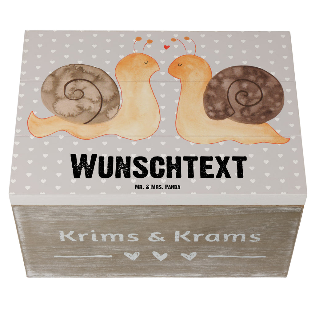 Personalisierte Holzkiste Schnecken Liebe Holzkiste mit Namen, Kiste mit Namen, Schatzkiste mit Namen, Truhe mit Namen, Schatulle mit Namen, Erinnerungsbox mit Namen, Erinnerungskiste, mit Namen, Dekokiste mit Namen, Aufbewahrungsbox mit Namen, Holzkiste Personalisiert, Kiste Personalisiert, Schatzkiste Personalisiert, Truhe Personalisiert, Schatulle Personalisiert, Erinnerungsbox Personalisiert, Erinnerungskiste Personalisiert, Dekokiste Personalisiert, Aufbewahrungsbox Personalisiert, Geschenkbox personalisiert, GEschenkdose personalisiert, Liebe, Partner, Freund, Freundin, Ehemann, Ehefrau, Heiraten, Verlobung, Heiratsantrag, Liebesgeschenk, Jahrestag, Hocheitstag