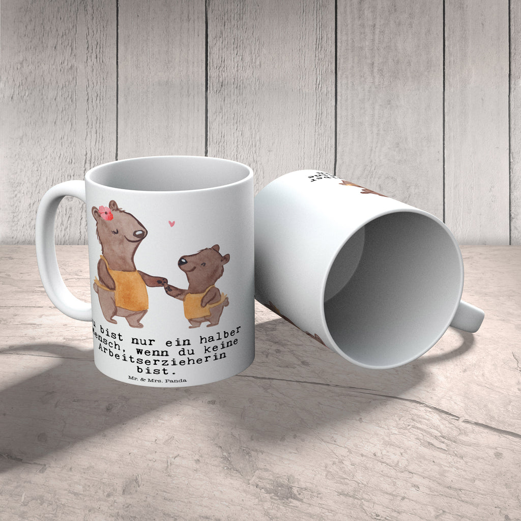 Tasse Arbeitserzieherin mit Herz Tasse, Kaffeetasse, Teetasse, Becher, Kaffeebecher, Teebecher, Keramiktasse, Porzellantasse, Büro Tasse, Geschenk Tasse, Tasse Sprüche, Tasse Motive, Kaffeetassen, Tasse bedrucken, Designer Tasse, Cappuccino Tassen, Schöne Teetassen, Beruf, Ausbildung, Jubiläum, Abschied, Rente, Kollege, Kollegin, Geschenk, Schenken, Arbeitskollege, Mitarbeiter, Firma, Danke, Dankeschön, Arbeitserzieherin, Arbeitspädagogin, Studium