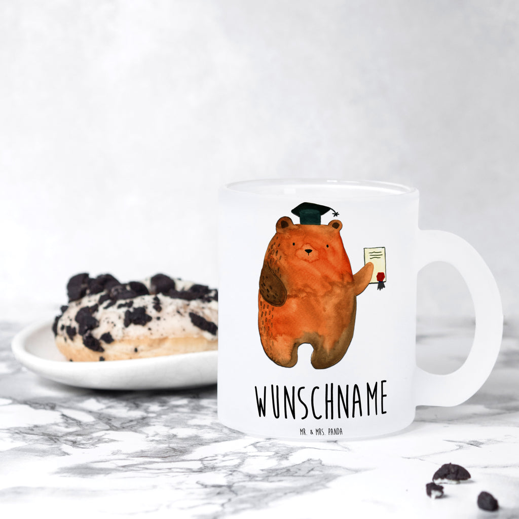 Personalisierte Teetasse Prüfungsbär Personalisierte Teetasse, Personalisiertes Teeglas, Personalisierter Teebecher, Personalisierte Glas Teetasse, Personalisierte Teetasse aus Glas, Teetasse mit Namen, Teeglas mit Namen, Teebecher mit Namen, Glas Teetasse mit Namen, Teetasse aus Glas mit Namen, Teetasse Wunschname, Teetasse selbst gestalten., Bär, Teddy, Teddybär, Abitur, Prüfungen, Prüfung bestanden, Abschluss, Zeugnis, Abschlusszeugnis