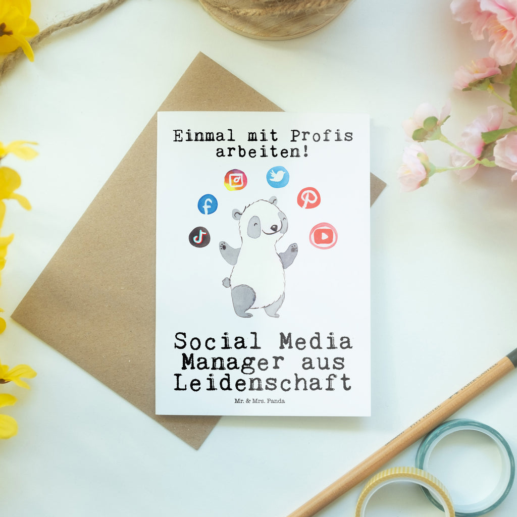 Grußkarte Social Media Manager aus Leidenschaft Grußkarte, Klappkarte, Einladungskarte, Glückwunschkarte, Hochzeitskarte, Geburtstagskarte, Karte, Ansichtskarten, Beruf, Ausbildung, Jubiläum, Abschied, Rente, Kollege, Kollegin, Geschenk, Schenken, Arbeitskollege, Mitarbeiter, Firma, Danke, Dankeschön