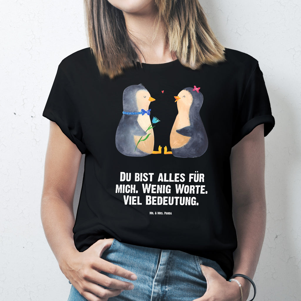 T-Shirt Standard Pinguin Pärchen T-Shirt, Shirt, Tshirt, Lustiges T-Shirt, T-Shirt mit Spruch, Party, Junggesellenabschied, Jubiläum, Geburstag, Herrn, Damen, Männer, Frauen, Schlafshirt, Nachthemd, Sprüche, Pinguin, Pinguine, Liebe, Liebespaar, Liebesbeweis, Liebesgeschenk, Verlobung, Jahrestag, Hochzeitstag, Hochzeit, Hochzeitsgeschenk, große Liebe, Traumpaar