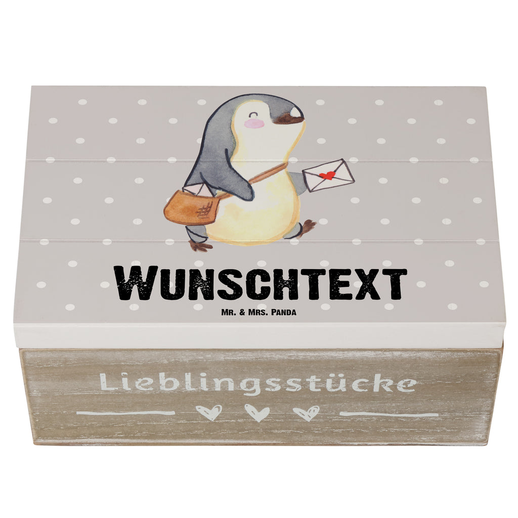 Personalisierte Holzkiste Postbote mit Herz Holzkiste mit Namen, Kiste mit Namen, Schatzkiste mit Namen, Truhe mit Namen, Schatulle mit Namen, Erinnerungsbox mit Namen, Erinnerungskiste, mit Namen, Dekokiste mit Namen, Aufbewahrungsbox mit Namen, Holzkiste Personalisiert, Kiste Personalisiert, Schatzkiste Personalisiert, Truhe Personalisiert, Schatulle Personalisiert, Erinnerungsbox Personalisiert, Erinnerungskiste Personalisiert, Dekokiste Personalisiert, Aufbewahrungsbox Personalisiert, Geschenkbox personalisiert, GEschenkdose personalisiert, Beruf, Ausbildung, Jubiläum, Abschied, Rente, Kollege, Kollegin, Geschenk, Schenken, Arbeitskollege, Mitarbeiter, Firma, Danke, Dankeschön, Postbote, Briefzusteller, Briefträger, Postler