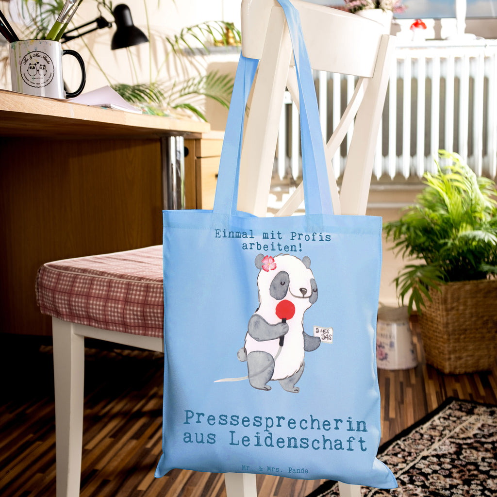 Tragetasche Pressesprecherin aus Leidenschaft Beuteltasche, Beutel, Einkaufstasche, Jutebeutel, Stoffbeutel, Tasche, Shopper, Umhängetasche, Strandtasche, Schultertasche, Stofftasche, Tragetasche, Badetasche, Jutetasche, Einkaufstüte, Laptoptasche, Beruf, Ausbildung, Jubiläum, Abschied, Rente, Kollege, Kollegin, Geschenk, Schenken, Arbeitskollege, Mitarbeiter, Firma, Danke, Dankeschön