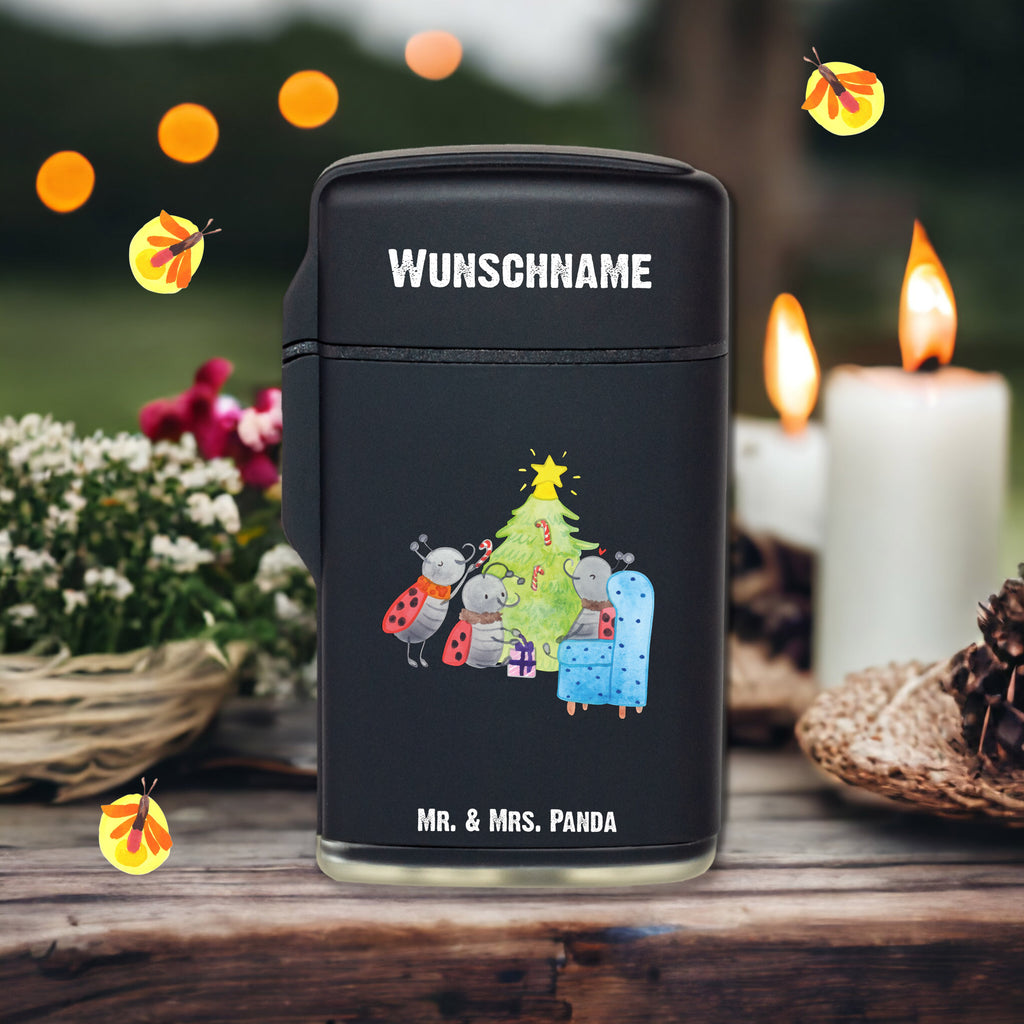 Personalisiertes Feuerzeug Weihnachten Smörle Personalisiertes Feuerzeug, Personalisiertes Gas-Feuerzeug, Personalisiertes Sturmfeuerzeug, Feuerzeug bedrucken, Feuerzeug personalisiert, Feuerzeug personalisieren, Feuerzeug selbst gestalten, Feuerzeug Geschenkidee, Feuerzeug als Geschenk, Geschenk Feuerzeug, Feuerzeug Geschenk, Feuerzeug mit Name, Feuerzeug mit Namen, Besonderes Feuerzeug, Winter, Weihnachten, Weihnachtsdeko, Nikolaus, Advent, Heiligabend, Wintermotiv, Weihnachtsbaum, Geschenk, Pfefferminzstange, Tannennadeln