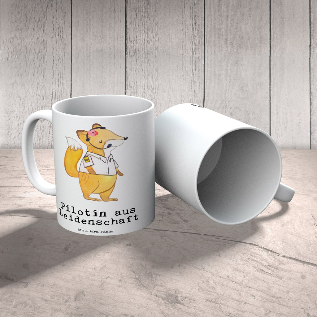 Tasse Pilotin aus Leidenschaft Tasse, Kaffeetasse, Teetasse, Becher, Kaffeebecher, Teebecher, Keramiktasse, Porzellantasse, Büro Tasse, Geschenk Tasse, Tasse Sprüche, Tasse Motive, Kaffeetassen, Tasse bedrucken, Designer Tasse, Cappuccino Tassen, Schöne Teetassen, Beruf, Ausbildung, Jubiläum, Abschied, Rente, Kollege, Kollegin, Geschenk, Schenken, Arbeitskollege, Mitarbeiter, Firma, Danke, Dankeschön, Pilotin, Flugkapitänin, Cockpit, Flugzeug