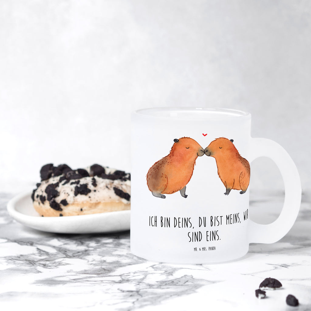 Teetasse Capybara Liebe Teetasse, Teeglas, Teebecher, Tasse mit Henkel, Tasse, Glas Teetasse, Teetasse aus Glas, Tiermotive, Gute Laune, lustige Sprüche, Tiere, Capybara, Liebe, verliebt, Paar, Jahrestag, Kuschel Capybaras, Tierliebe, Romantisches Geschenk, Handgezeichnet, Verschmolzen, Geschenkidee, Beziehung, Partnertiere, Ich bin deins, Du bist meins, Liebesspruch, Herzlich, Valentinstag, Ehejubiläum, Liebesbeweis