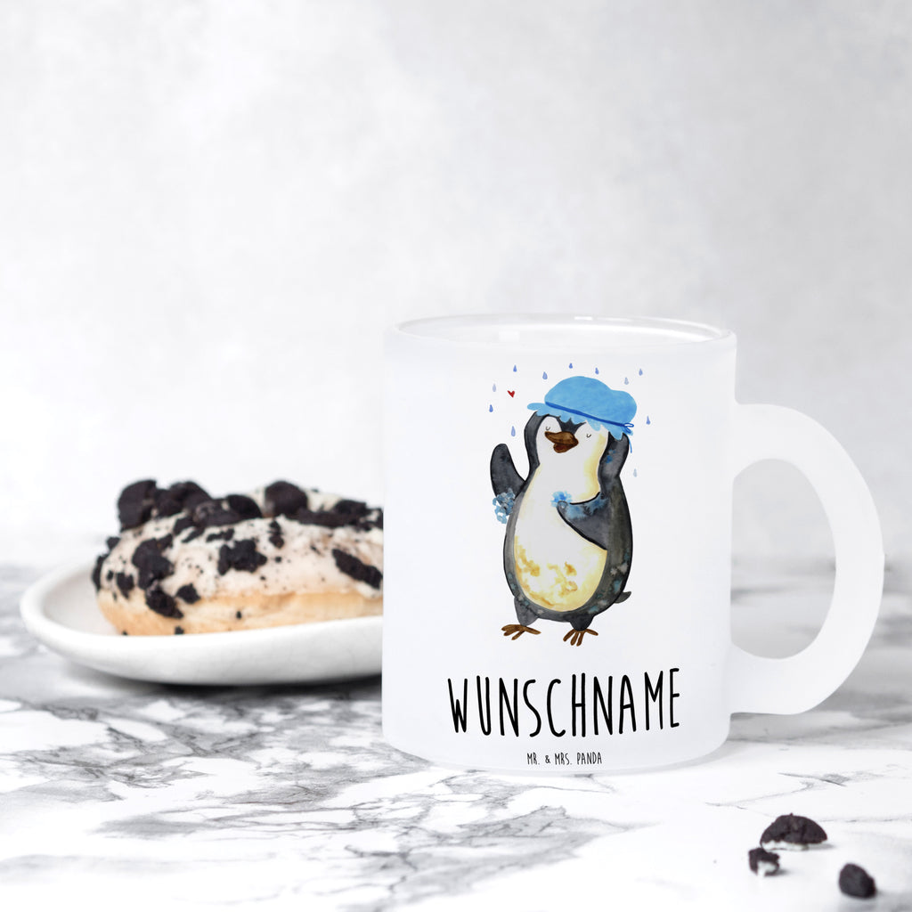 Personalisierte Teetasse Pinguin duscht Personalisierte Teetasse, Personalisiertes Teeglas, Personalisierter Teebecher, Personalisierte Glas Teetasse, Personalisierte Teetasse aus Glas, Teetasse mit Namen, Teeglas mit Namen, Teebecher mit Namen, Glas Teetasse mit Namen, Teetasse aus Glas mit Namen, Teetasse Wunschname, Teetasse selbst gestalten., Pinguin, Pinguine, Dusche, duschen, Lebensmotto, Motivation, Neustart, Neuanfang, glücklich sein