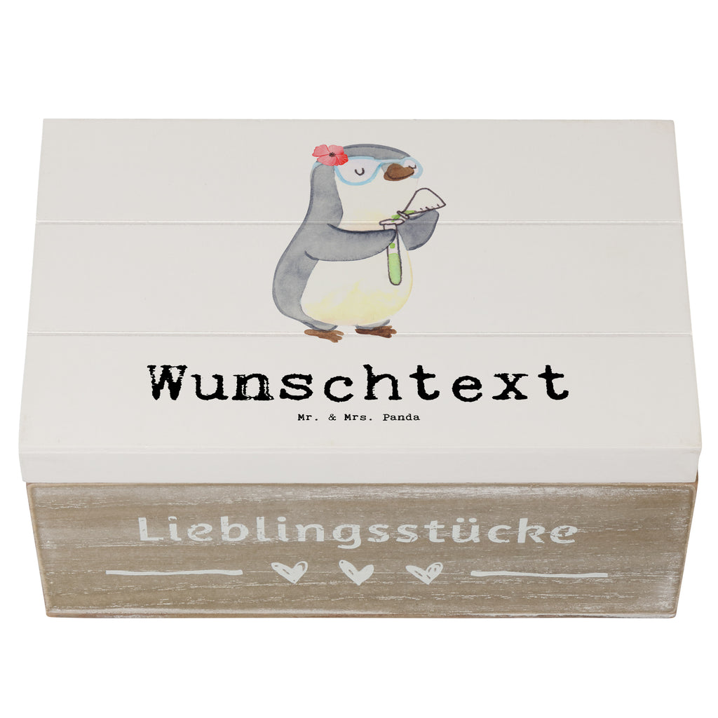 Personalisierte Holzkiste Chemielaborantin mit Herz Holzkiste mit Namen, Kiste mit Namen, Schatzkiste mit Namen, Truhe mit Namen, Schatulle mit Namen, Erinnerungsbox mit Namen, Erinnerungskiste, mit Namen, Dekokiste mit Namen, Aufbewahrungsbox mit Namen, Holzkiste Personalisiert, Kiste Personalisiert, Schatzkiste Personalisiert, Truhe Personalisiert, Schatulle Personalisiert, Erinnerungsbox Personalisiert, Erinnerungskiste Personalisiert, Dekokiste Personalisiert, Aufbewahrungsbox Personalisiert, Geschenkbox personalisiert, GEschenkdose personalisiert, Beruf, Ausbildung, Jubiläum, Abschied, Rente, Kollege, Kollegin, Geschenk, Schenken, Arbeitskollege, Mitarbeiter, Firma, Danke, Dankeschön, Chemikerin, Chemielaborantin, Naturwissenschaftlerin, Labor, Studium, Forschung, Wissenschaftlerin