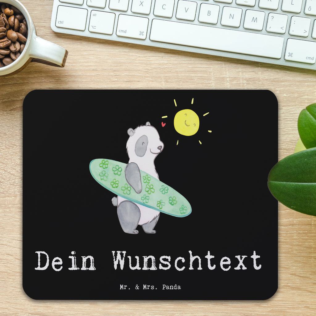 Personalisiertes Mauspad Panda Surfen Personalisiertes Mousepad, Personalisiertes Mouse Pad, Personalisiertes Mauspad, Mauspad mit Namen, Mousepad mit Namen, Mauspad bedrucken, Mousepad bedrucken, Namensaufdruck, selbst bedrucken, Arbeitszimmer Geschenk, Büro Geschenk, Mouse Pad mit Namen, Selbst bedrucken, Individuelles Mauspad, Einzigartiges Mauspad, Mauspad mit Namen gestalten, Geschenk, Sport, Sportart, Hobby, Schenken, Danke, Dankeschön, Auszeichnung, Gewinn, Sportler, Wellenreiten, Surfen, Surfschule