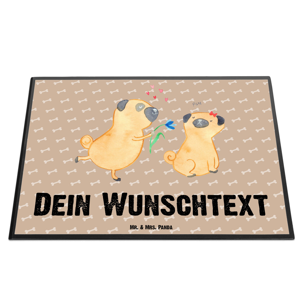 Personalisierte Schreibtischunterlage Mops verliebt Personalisierte Schreibunterlage, Personalisierte Schreibtischauflage, Personalisierte Schreibtisch Unterlagen, Schreibunterlage mit Namen, Schreibtischauflage mit Namen, Schreibtisch Unterlagen mit Namen, Selbst gestalten, Namensaufdruck, Namenspersonalisierung, Hund, Hundemotiv, Haustier, Hunderasse, Tierliebhaber, Hundebesitzer, Sprüche, Mops, Möpse, Hundeliebe, verliebt, Liebe, Liebesspruch. Verlobt, Geschenk Freund, Partner