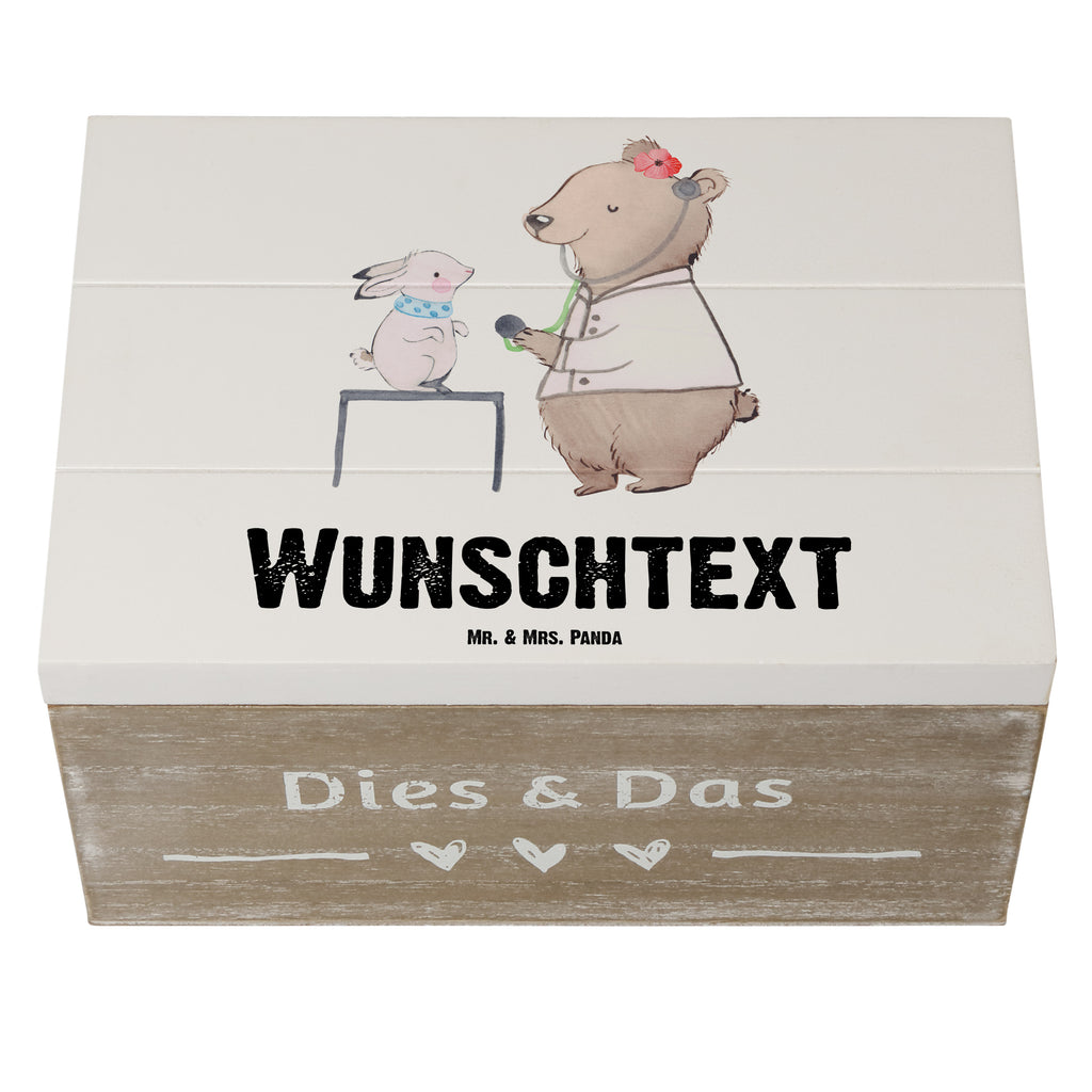 Personalisierte Holzkiste Tierärztin Herz Holzkiste mit Namen, Kiste mit Namen, Schatzkiste mit Namen, Truhe mit Namen, Schatulle mit Namen, Erinnerungsbox mit Namen, Erinnerungskiste, mit Namen, Dekokiste mit Namen, Aufbewahrungsbox mit Namen, Holzkiste Personalisiert, Kiste Personalisiert, Schatzkiste Personalisiert, Truhe Personalisiert, Schatulle Personalisiert, Erinnerungsbox Personalisiert, Erinnerungskiste Personalisiert, Dekokiste Personalisiert, Aufbewahrungsbox Personalisiert, Geschenkbox personalisiert, GEschenkdose personalisiert, Beruf, Ausbildung, Jubiläum, Abschied, Rente, Kollege, Kollegin, Geschenk, Schenken, Arbeitskollege, Mitarbeiter, Firma, Danke, Dankeschön