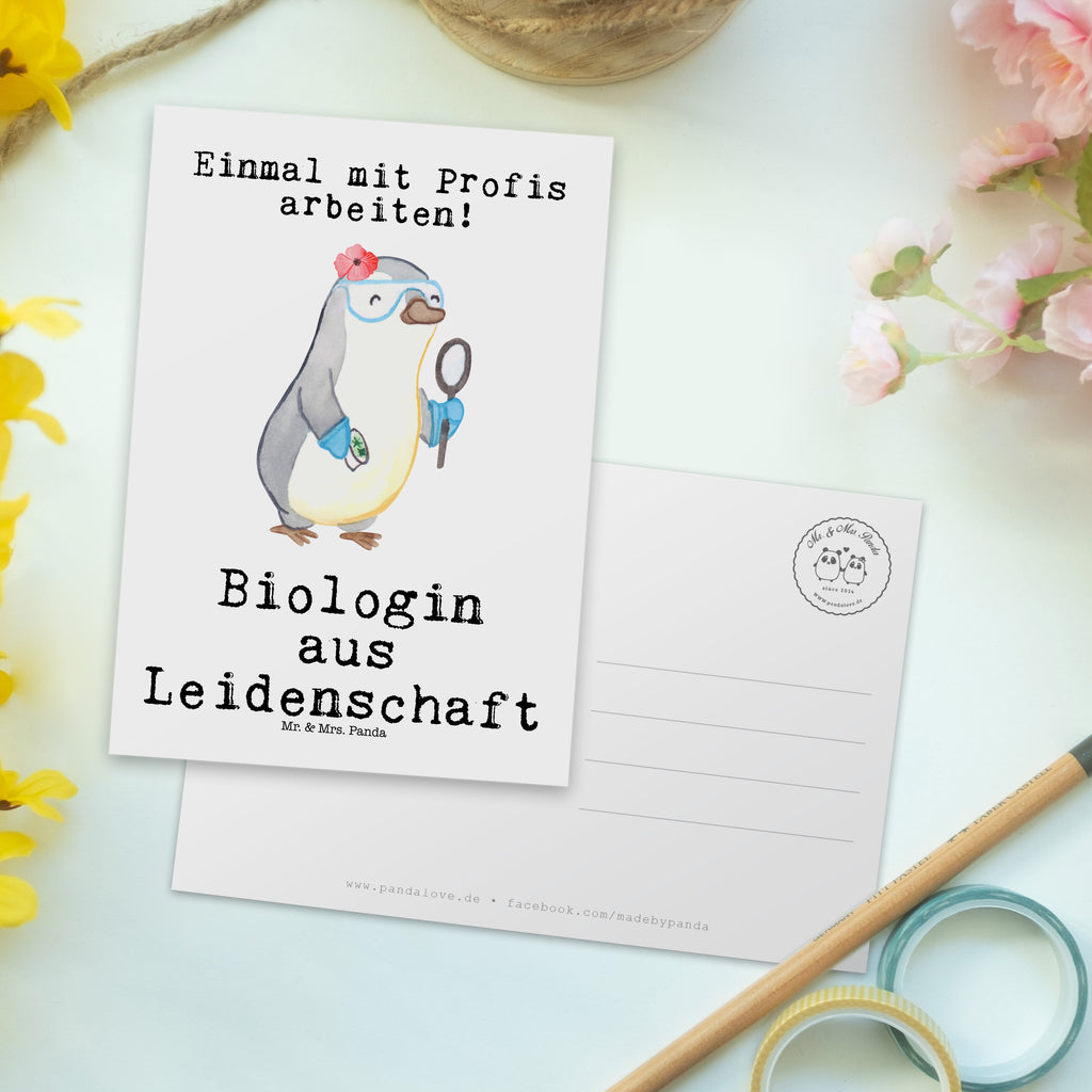 Postkarte Biologin aus Leidenschaft Postkarte, Karte, Geschenkkarte, Grußkarte, Einladung, Ansichtskarte, Geburtstagskarte, Einladungskarte, Dankeskarte, Beruf, Ausbildung, Jubiläum, Abschied, Rente, Kollege, Kollegin, Geschenk, Schenken, Arbeitskollege, Mitarbeiter, Firma, Danke, Dankeschön, Biologin, Biologie, Naturwissenschaftlerin, Labor, Studium, Bachelor, Master